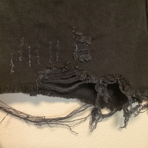 We The Free Women’s black button front 28 boyfriend‎ low rise distressed shorts - Picture 12 of 12